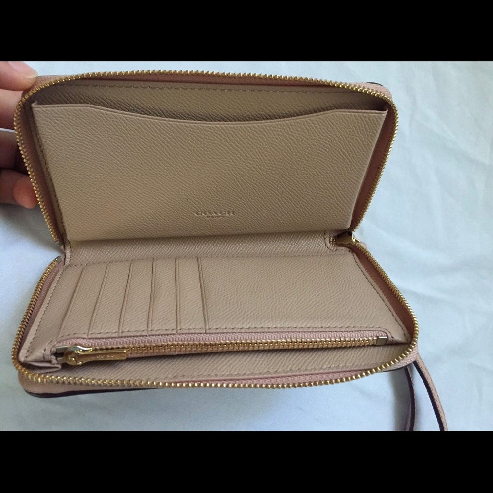 New with tag Coach Iphone /Phone holder wristlet - Picture 4 of 8